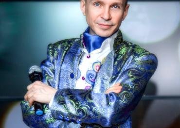 Солист эстрадной песни "Астраханского дворца культуры "Аркадия"" Воронцев Владимир Анатольевич